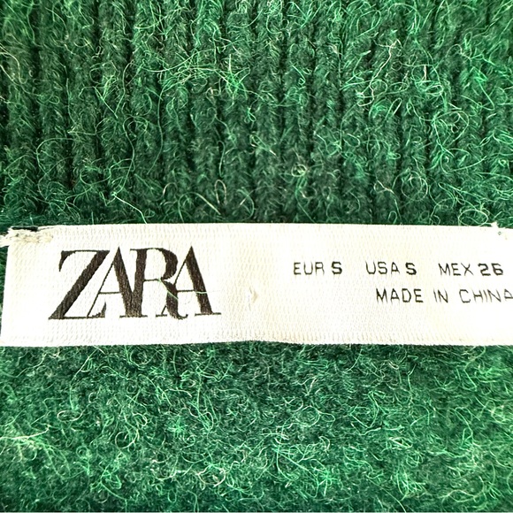 Zara Buckle Neck Choker Sweater – Size Small Crop - Picture 6 of 8